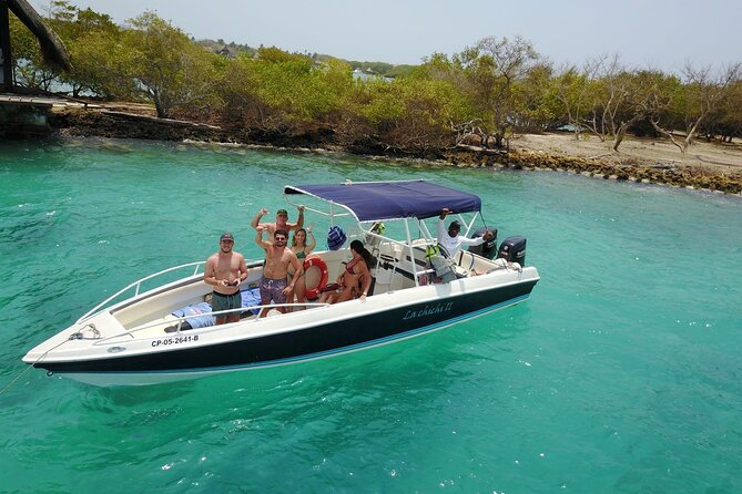 Tour en lancha hacia las Islas del Rosario desde Cartagena