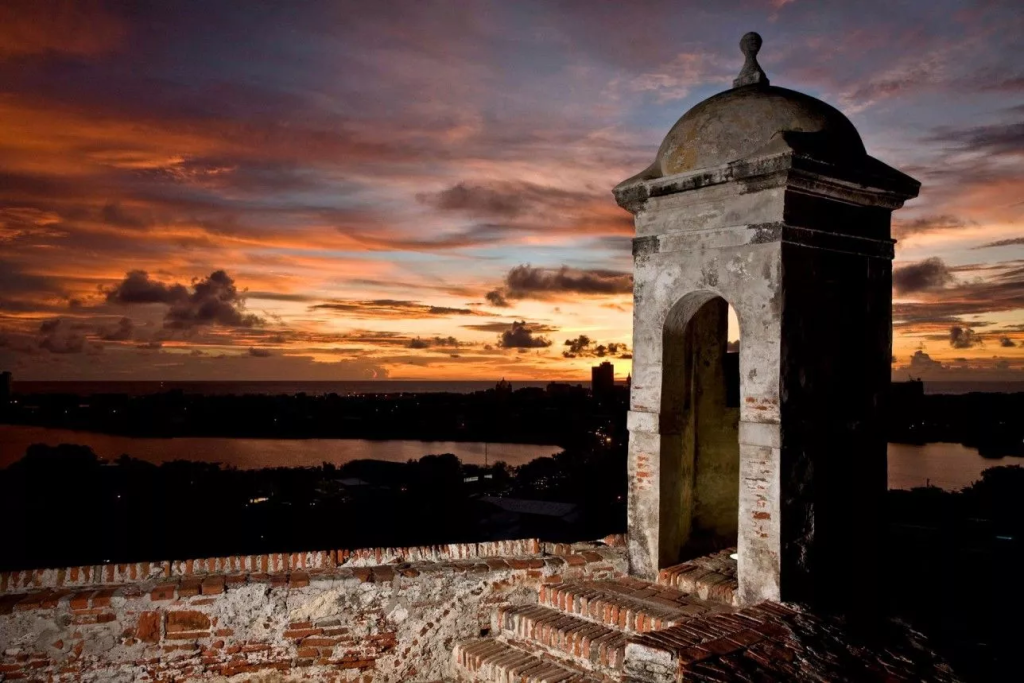 Murallas de Cartagena al atardecer, Colombia